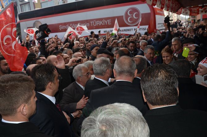 MHP LİDERi DEVLET BAHÇELİ AKHİSARLILAR İLE BULUŞTU